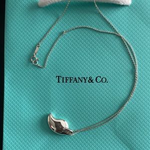 PrettyTiffany & Co -Leaf Peretti sterling silver necklace.
